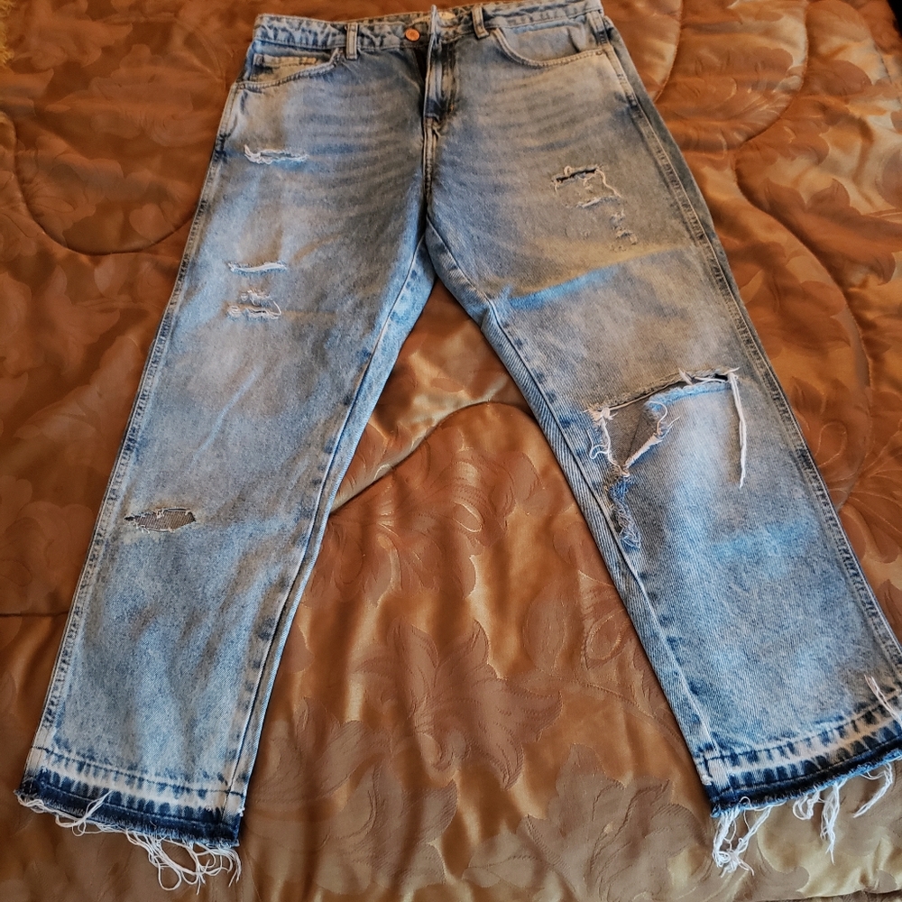 "SOLD" Very Cute Distressed Jeans
